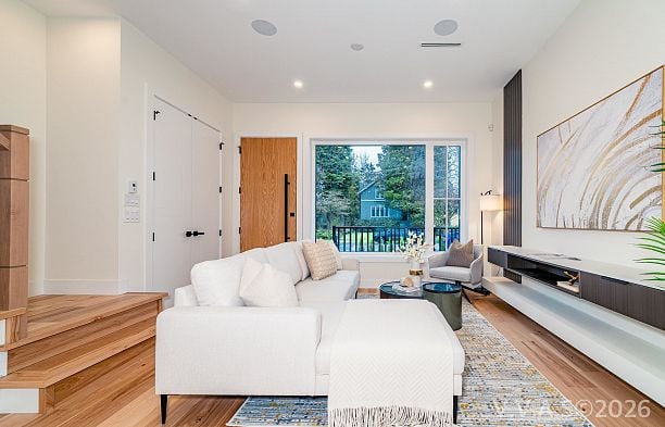 2837 W 31st Avenue MacKenzie Heights