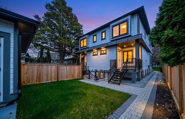 2837 W 31st Avenue MacKenzie Heights