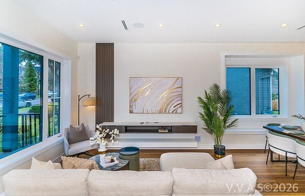 2837 W 31st Avenue MacKenzie Heights