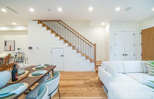 2837 W 31st Avenue MacKenzie Heights