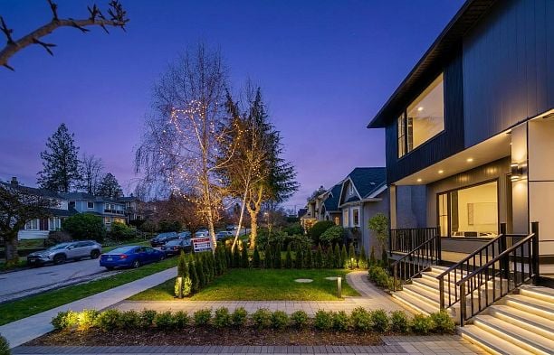 2837 W 31st Avenue MacKenzie Heights