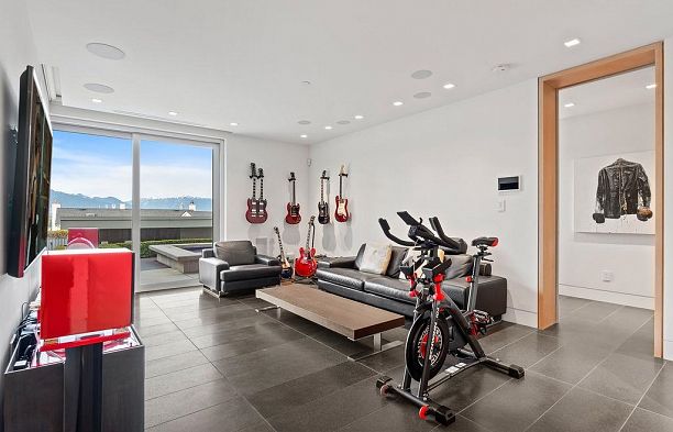 2705 W 30th Avenue MacKenzie Heights