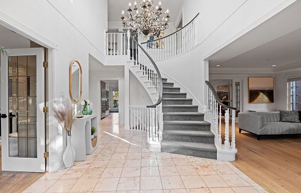 2318 Oliver Crescent Arbutus