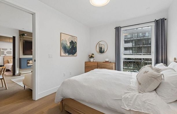 205 5089 Quebec Street Main