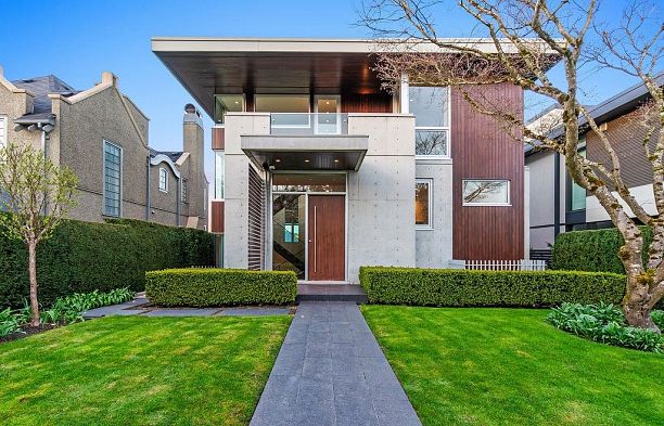 2705 W 30th Avenue MacKenzie Heights