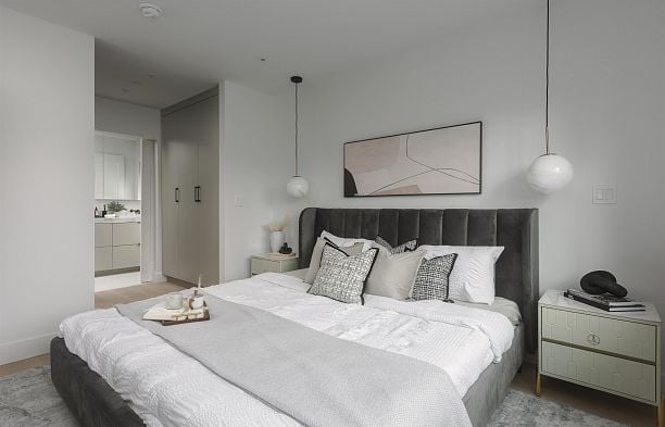 2 240 E 37th Avenue Main