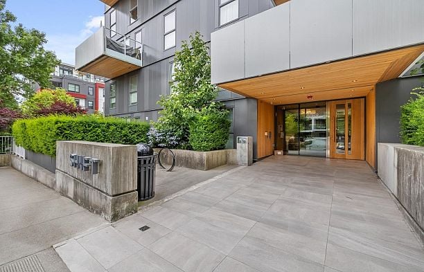 205 5089 Quebec Street Main