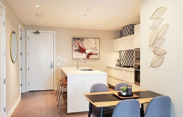 186 ATHLETES WAY, Vancouver BC V5Y 0B7 False Creek