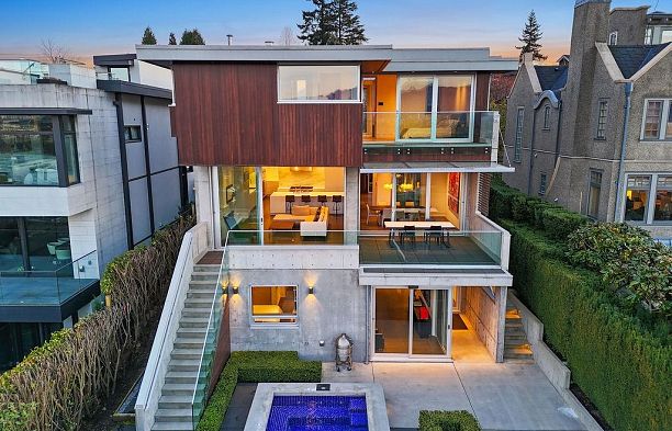 2705 W 30th Avenue MacKenzie Heights