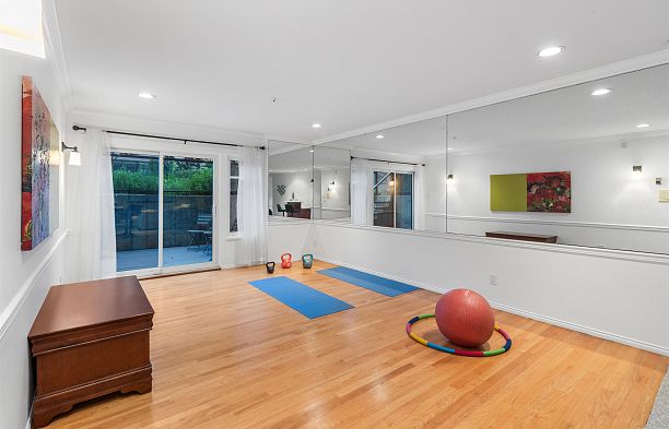 2318 Oliver Crescent Arbutus