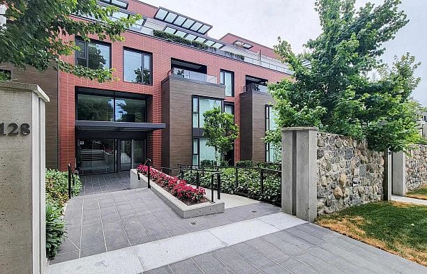 301 7128 Adera Street South Granville