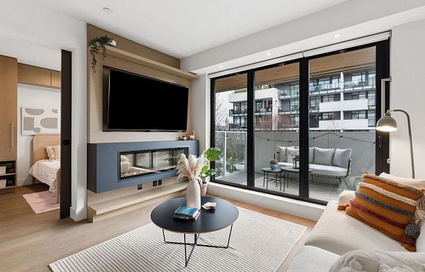 205 5089 Quebec Street Main