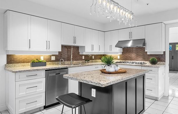 2318 Oliver Crescent Arbutus