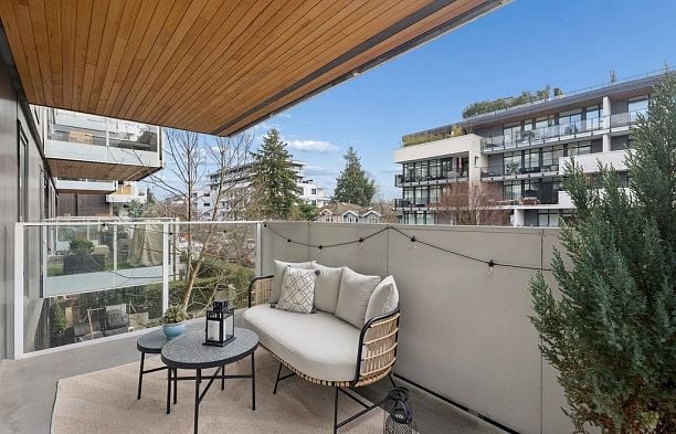 205 5089 Quebec Street Main