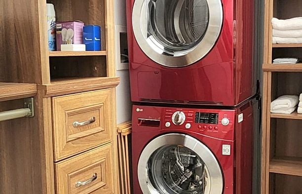 186 ATHLETES WAY, Vancouver BC V5Y 0B7 False Creek