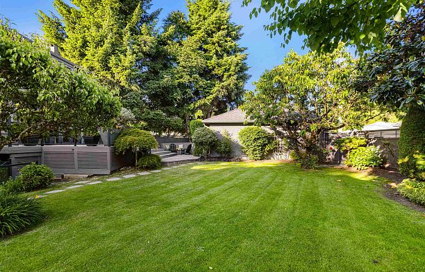 2318 Oliver Crescent Arbutus