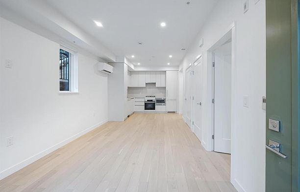 871 33 Avenue Cambie