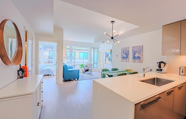 208 4408 Cambie Street Cambie