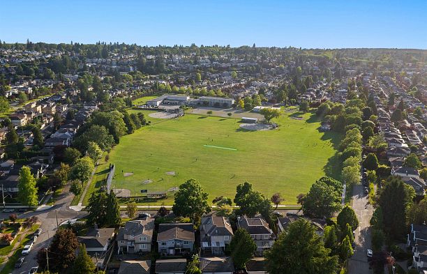 2318 Oliver Crescent Arbutus