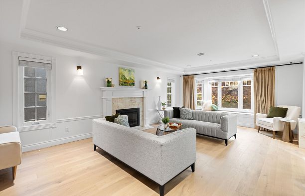 2318 Oliver Crescent Arbutus