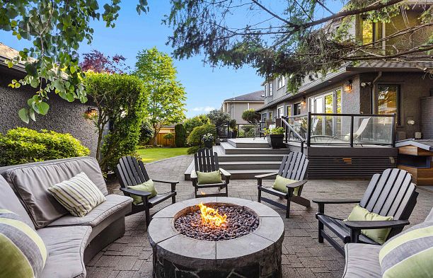 2318 Oliver Crescent Arbutus