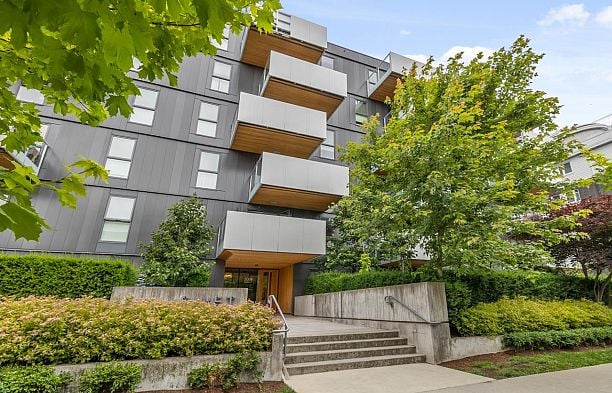 205 5089 Quebec Street Main