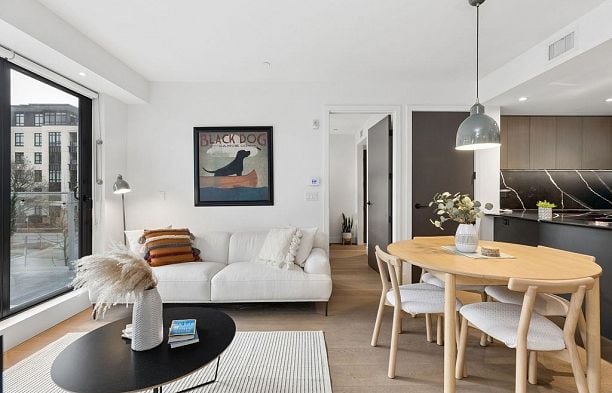 205 5089 Quebec Street Main