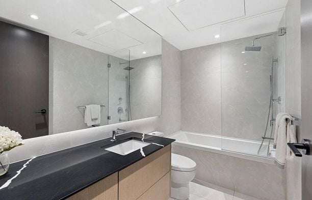 205 5089 Quebec Street Main