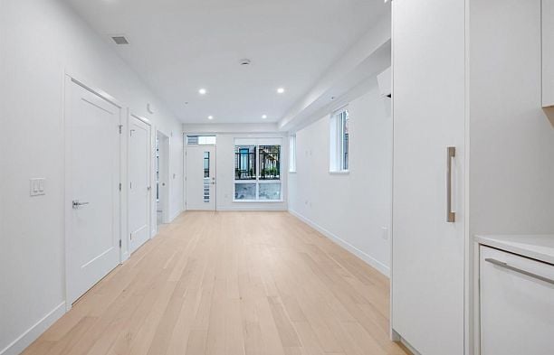 871 33 Avenue Cambie