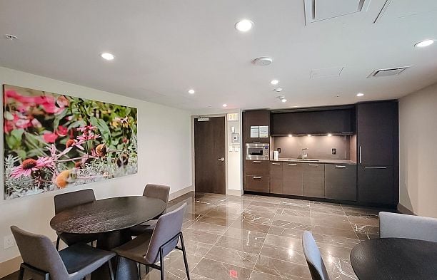 301 7128 Adera Street South Granville