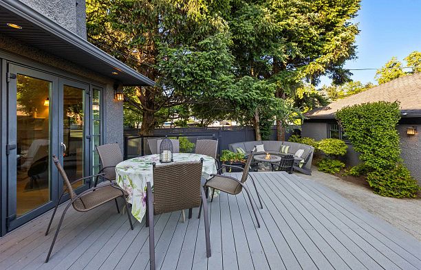 2318 Oliver Crescent Arbutus