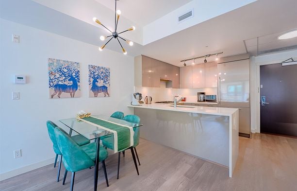 208 4408 Cambie Street Cambie