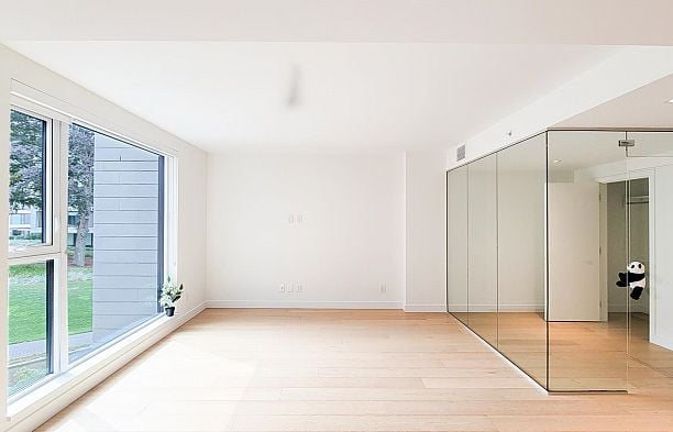 301 7128 Adera Street South Granville