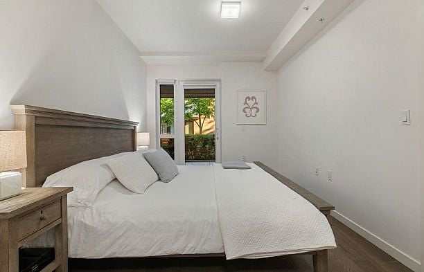 105 5383 Cambie Street Cambie