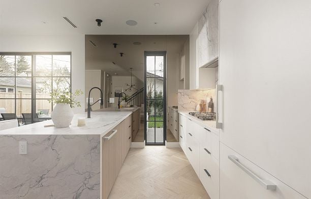 2 240 E 37th Avenue Main