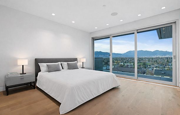 2705 W 30th Avenue MacKenzie Heights