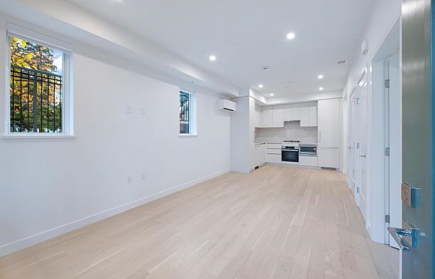 871 33 Avenue Cambie