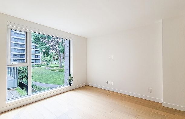 301 7128 Adera Street South Granville