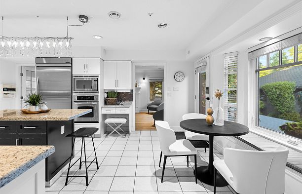 2318 Oliver Crescent Arbutus