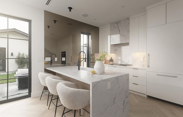 2 240 E 37th Avenue Main