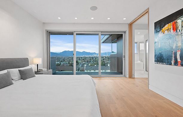 2705 W 30th Avenue MacKenzie Heights