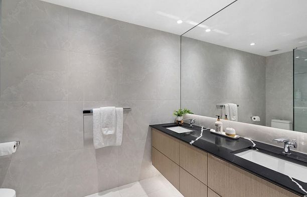 205 5089 Quebec Street Main