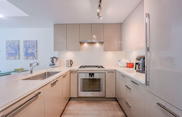 208 4408 Cambie Street Cambie