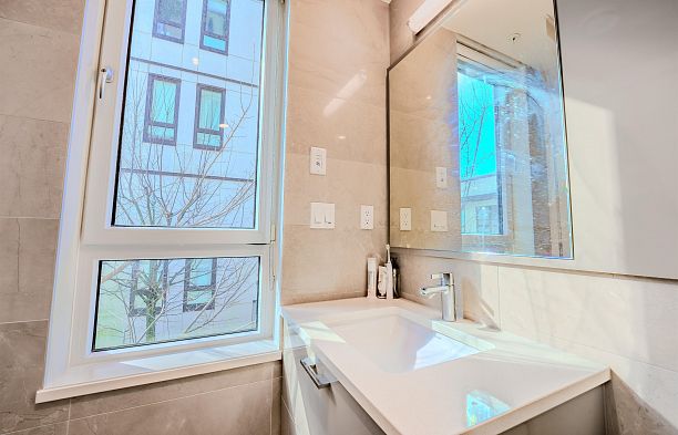 208 4408 Cambie Street Cambie