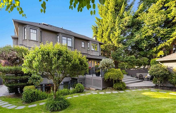 2318 Oliver Crescent Arbutus