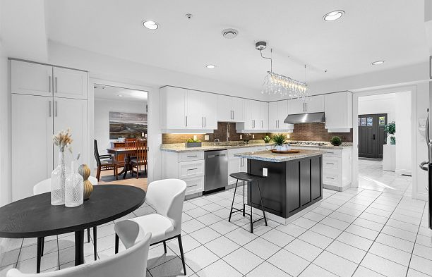 2318 Oliver Crescent Arbutus