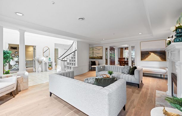 2318 Oliver Crescent Arbutus