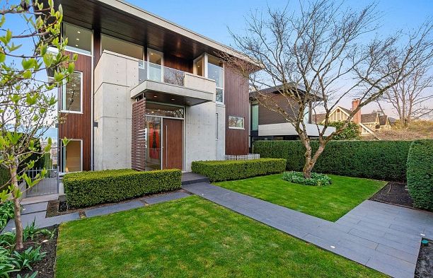 2705 W 30th Avenue MacKenzie Heights