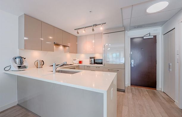 208 4408 Cambie Street Cambie