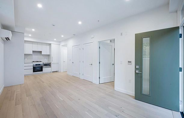 871 33 Avenue Cambie